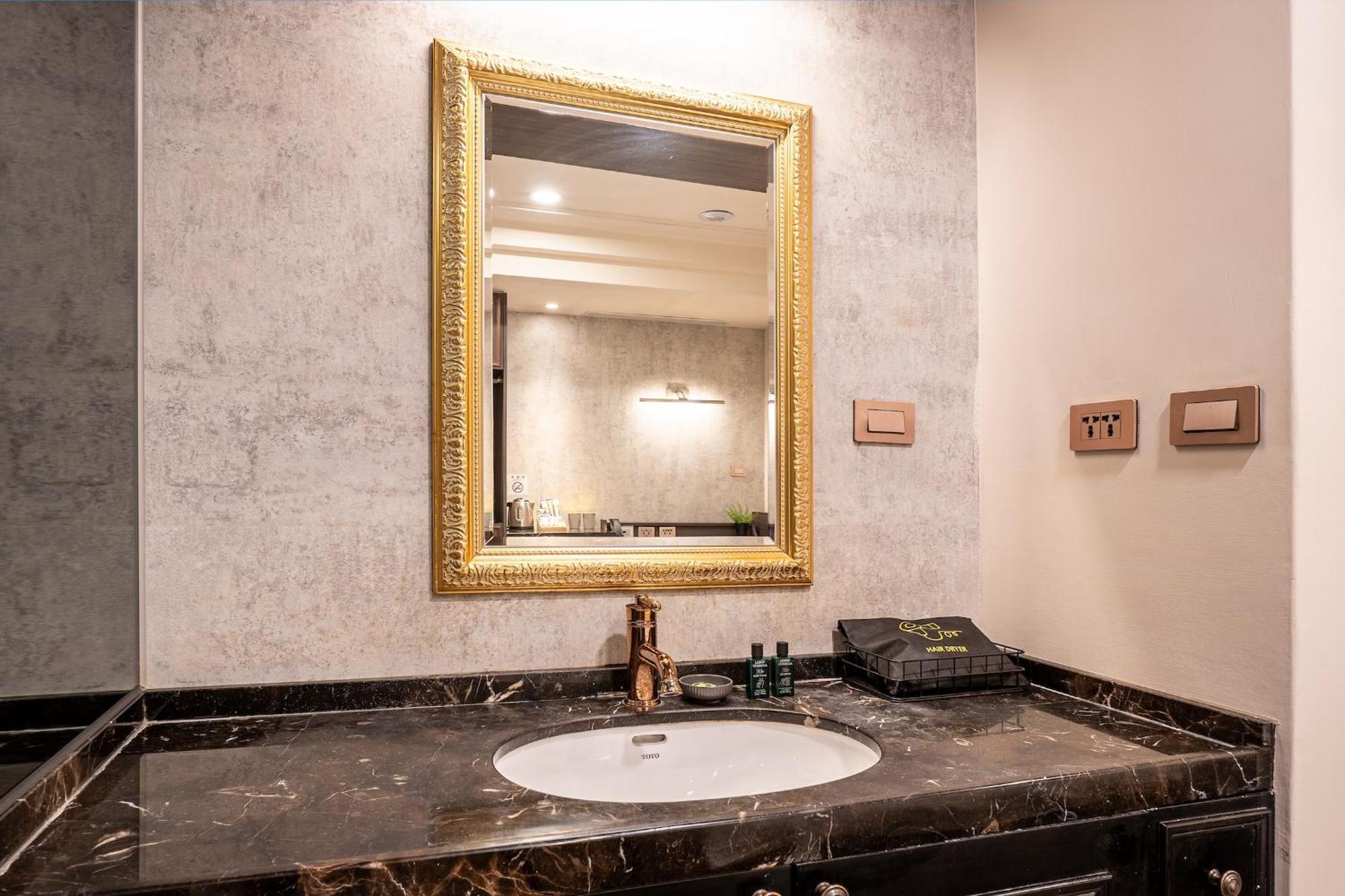 Dream Mansion Hotel Тайчжун Экстерьер фото