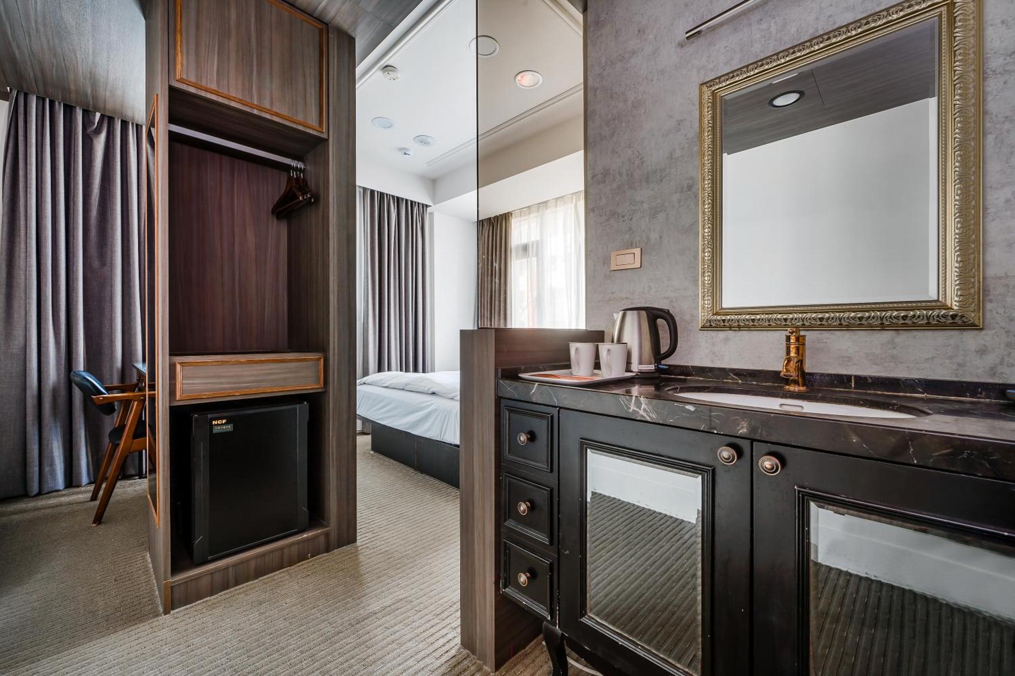 Dream Mansion Hotel Тайчжун Экстерьер фото